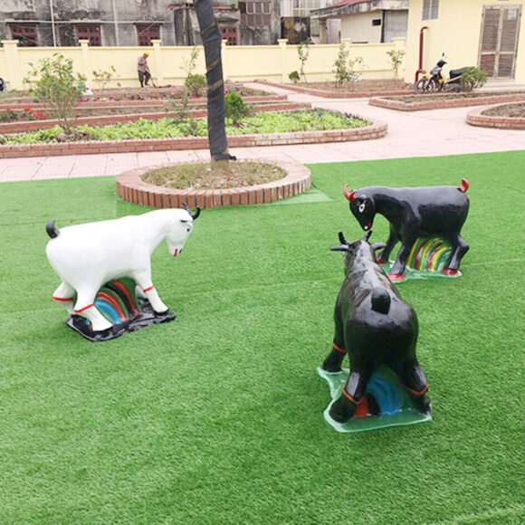 Tượng hai con dê vườn cổ tích mầm non HB11-012