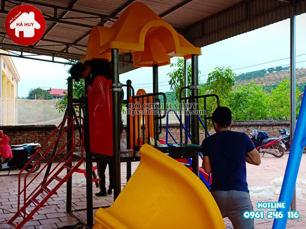 Lắp đặt nhà chòi cầu trượt, xích đu cho khách tại Quảng Ninh-2
