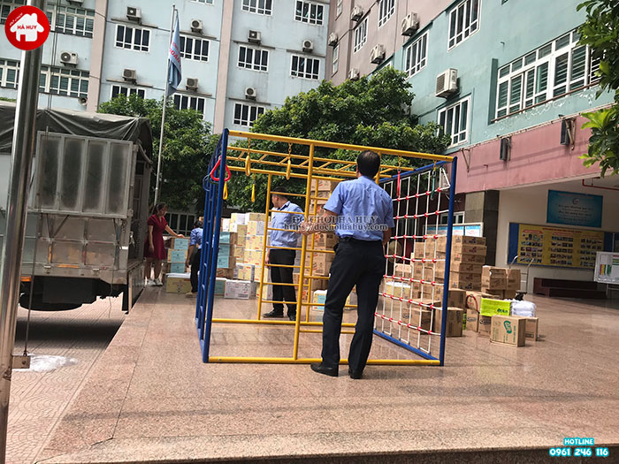 Sản xuất xích đu, thang leo tứ diện cho bé trường mầm non tại Hà Nội