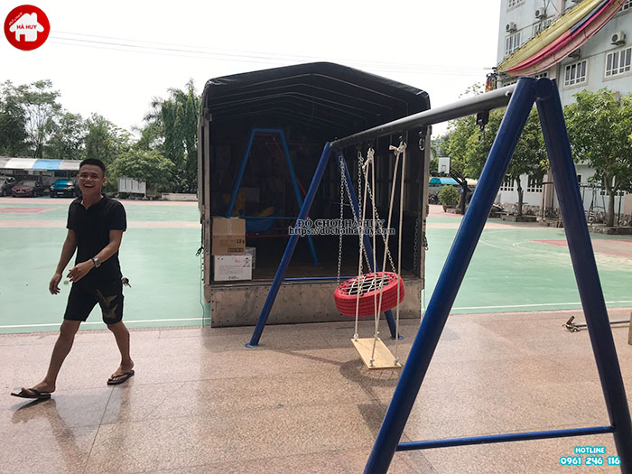 Sản xuất xích đu, thang leo tứ diện cho bé trường mầm non tại Hà Nội