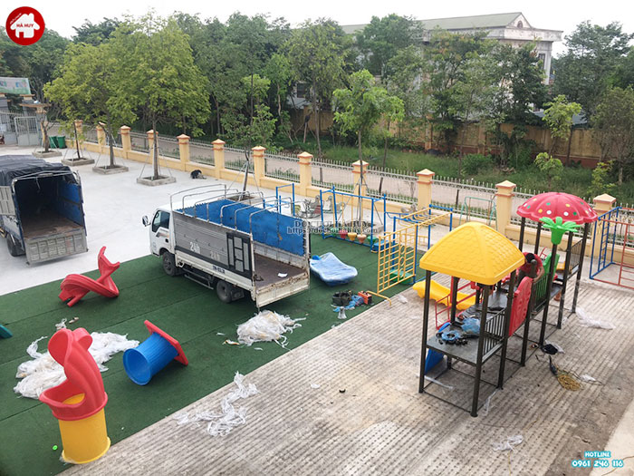 Sản xuất lắp đặt cầu trượt liên hoàn ngoài trời trường mầm non tại Hưng Yên