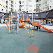 Sân chơi cho trẻ em ngoài trời tại chung cư KVC-031