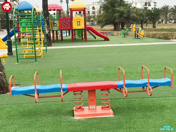 Thi công sân chơi trẻ em ngoài trời cho khu đô thị tại Hà Nội
