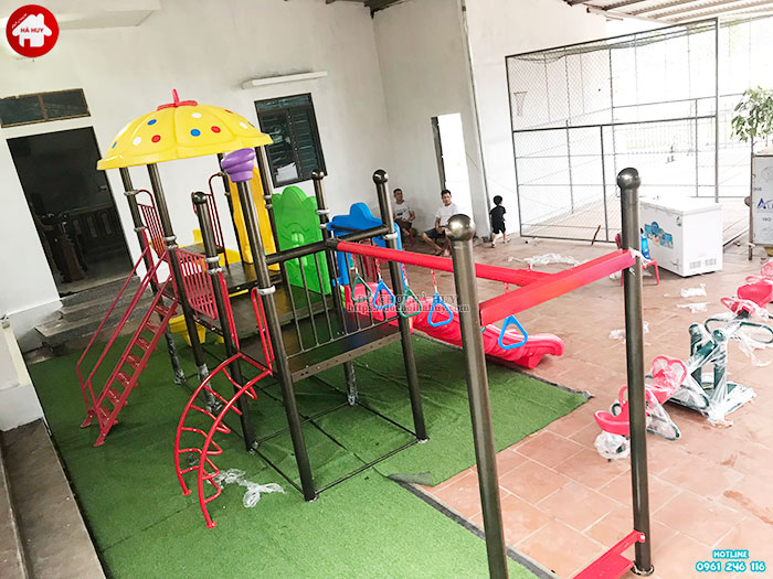 Lắp đặt sân chơi ngoài trời trẻ em tại gia đình chị Mai ở Bắc Giang