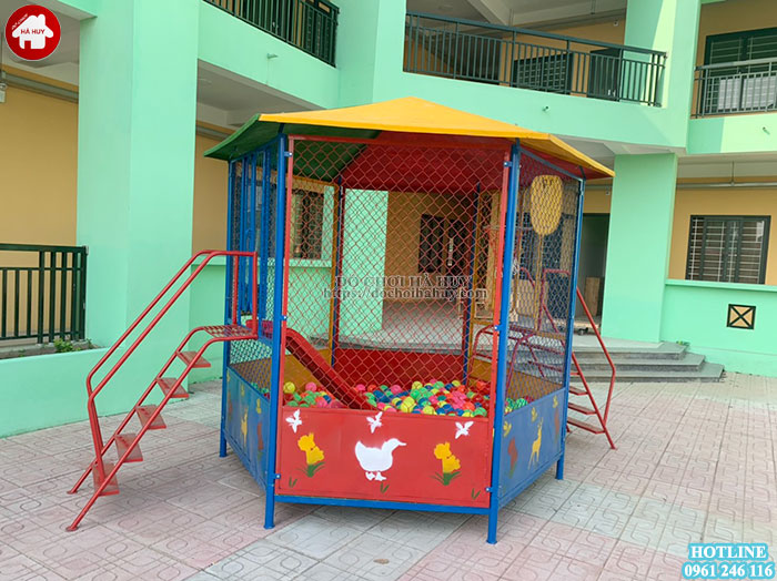 Lắp đặt đồ chơi ngoài trời cho trường mầm non tại Đông La, Hà Nội