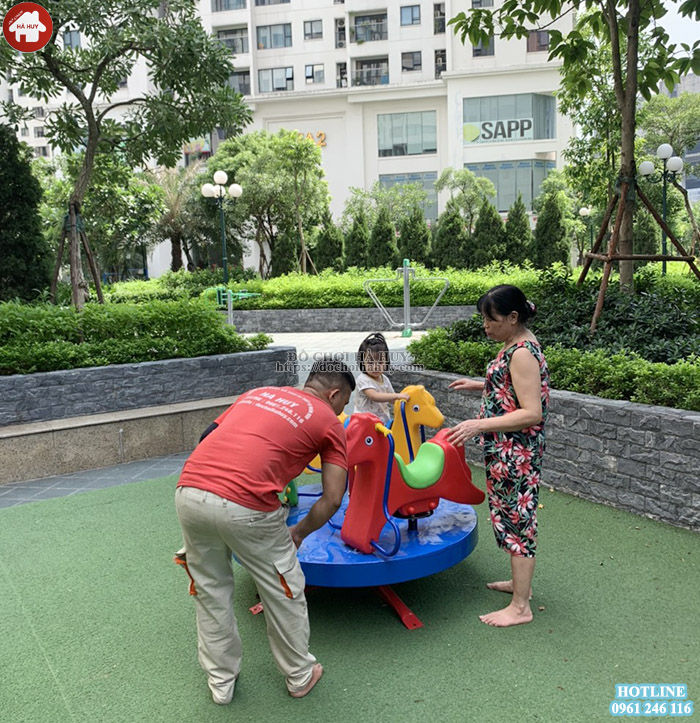 Thi công lắp đặt sân chơi trẻ em cho sân chung cư tại Hà Nội