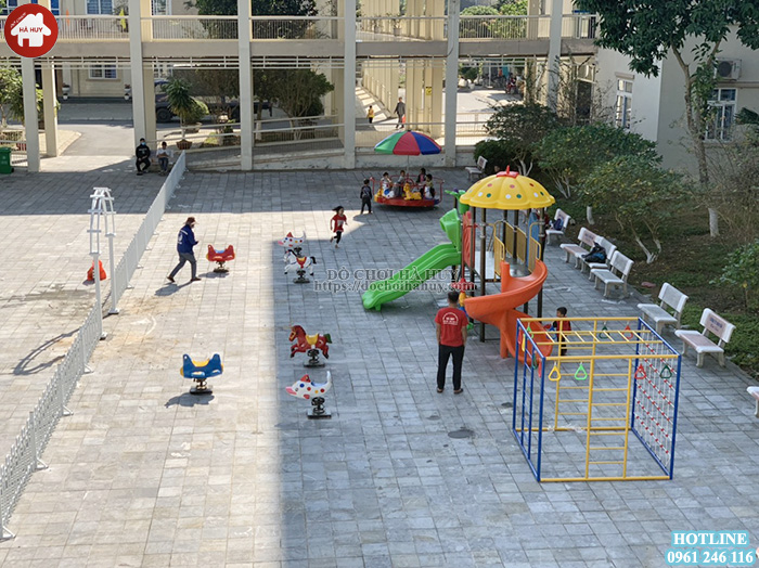 Lắp đặt đồ chơi ngoài trời cho sân chơi trẻ em tại bệnh viện sản nhi tỉnh Lào Cai